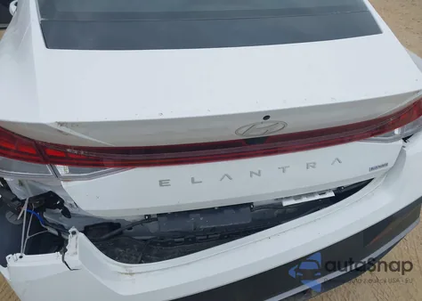 2024 Hyundai Elantra Hybrid Blue z USA, uszkodzony, nr VIN KMHLM4DJ1RU104414